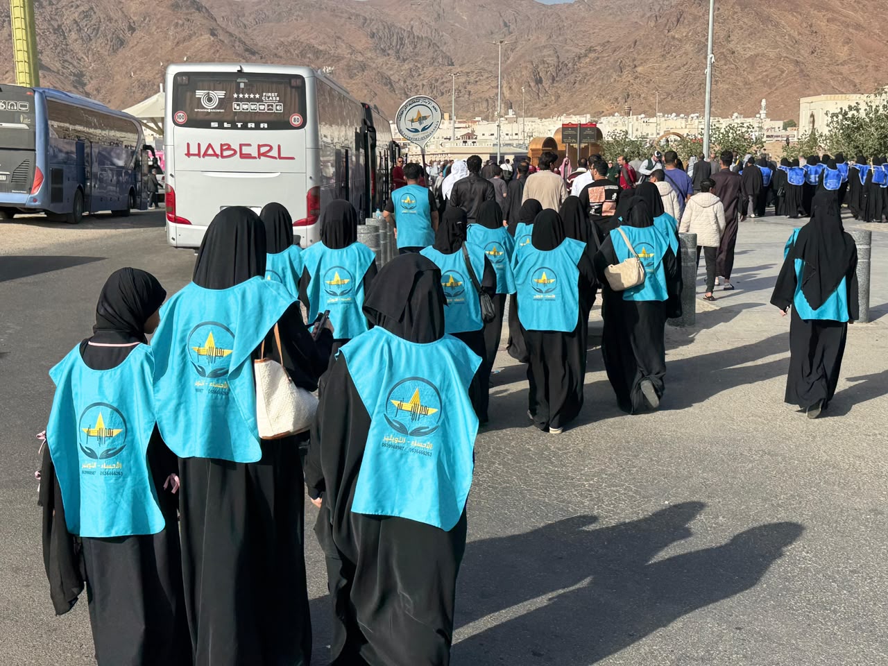 فريق نجم الإيثار يرافق ضيوفنا في إحدى محطات الرحلة